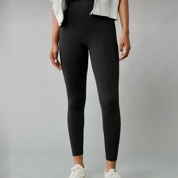 AE Black “The Everything Pocket Legging” size medium - Picture 3 of 11